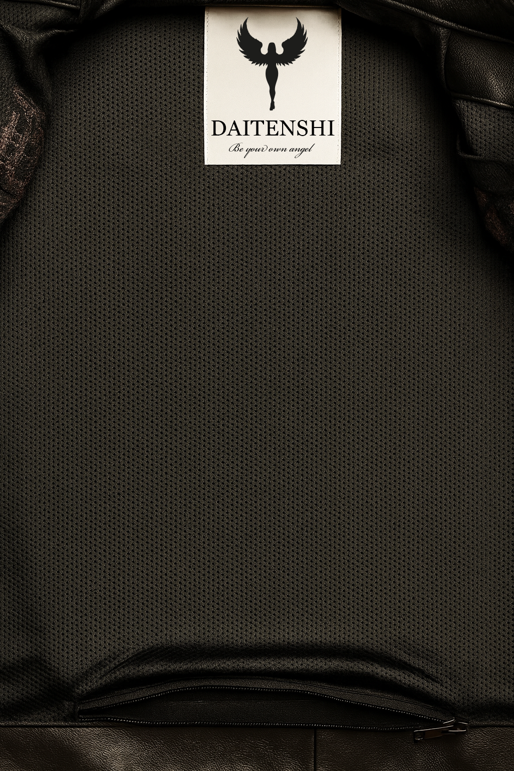 Toutes nos vestes ont une poche pour les dorsales universelles.