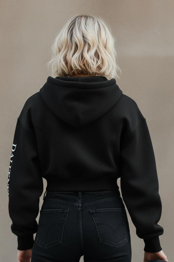 Veste à capuche (hoodie) crop top en polyester avec nom et logo DAITENSHI brodés.