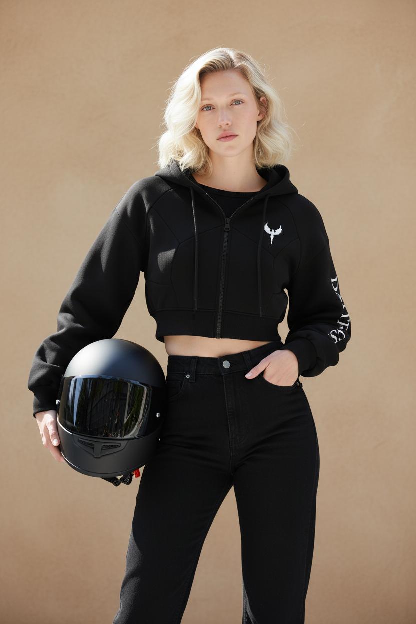 Veste à capuche (hoodie) crop top en polyester avec nom et logo DAITENSHI brodés.