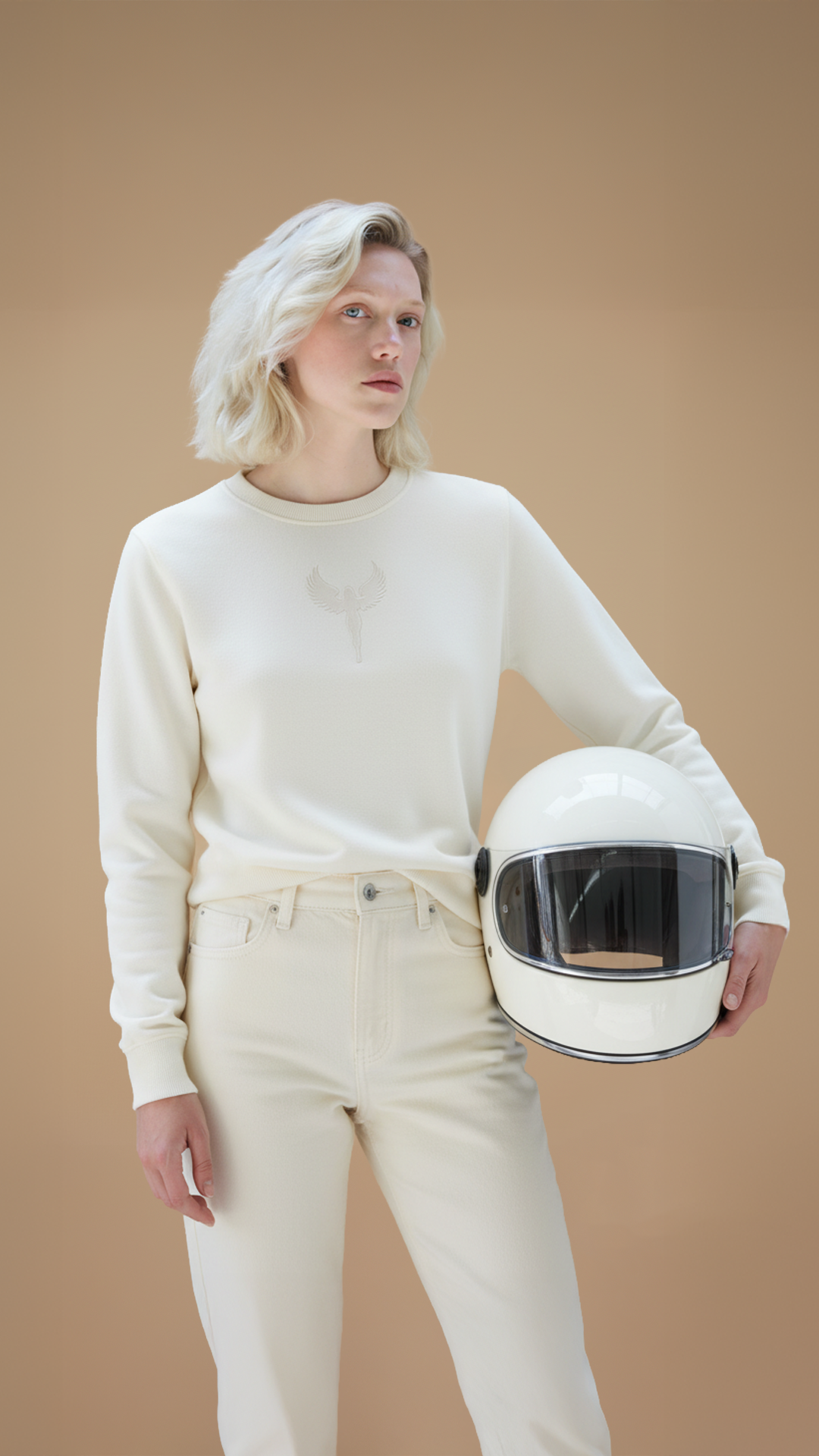 Pull molletonné crème avec logo et nom DAITENSHI brodé.